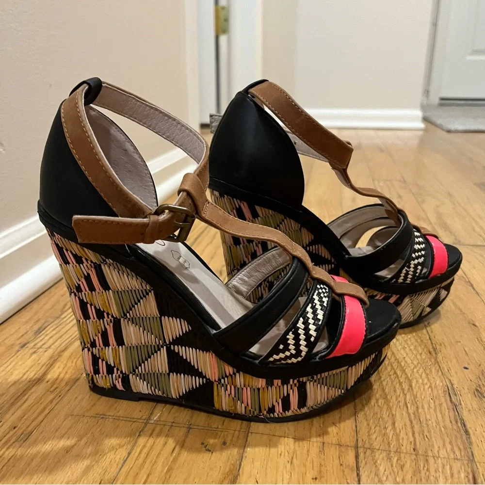 Aldo Black and Pink Wedge Shoes with Woven Multicolor Pattern Platform Sole Sz 6